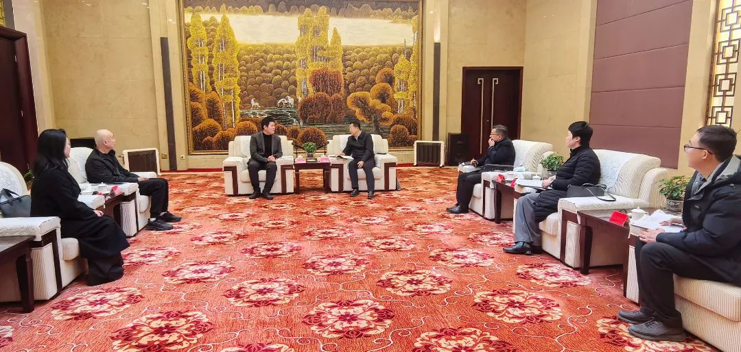 藏格矿业相关领导拜访格尔木市委市政府